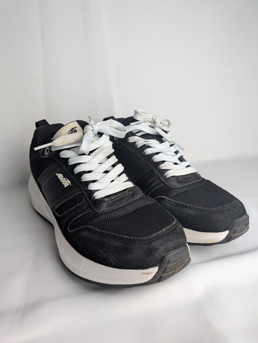 AVIA Men Active Shoes Size 8 Black And White Lace Up Closure